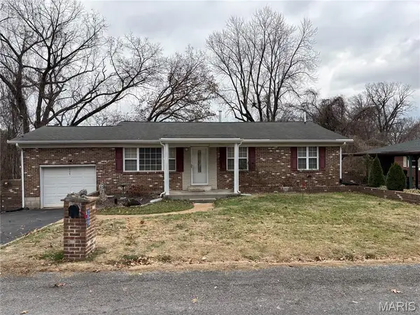 208 Hillwood Drive, Belleville, IL 62223