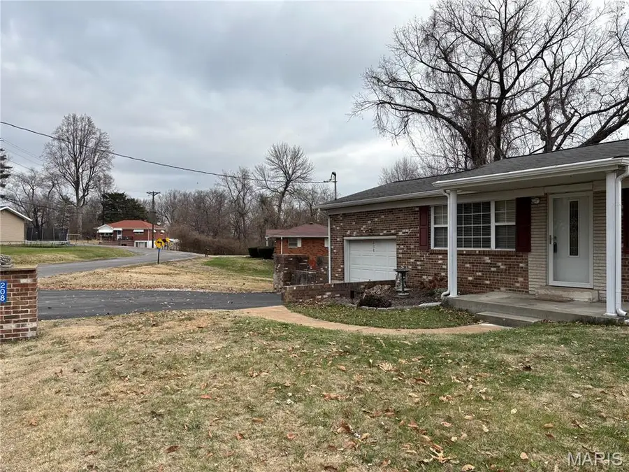 208 Hillwood Drive, Belleville, IL 62223 - Image #2