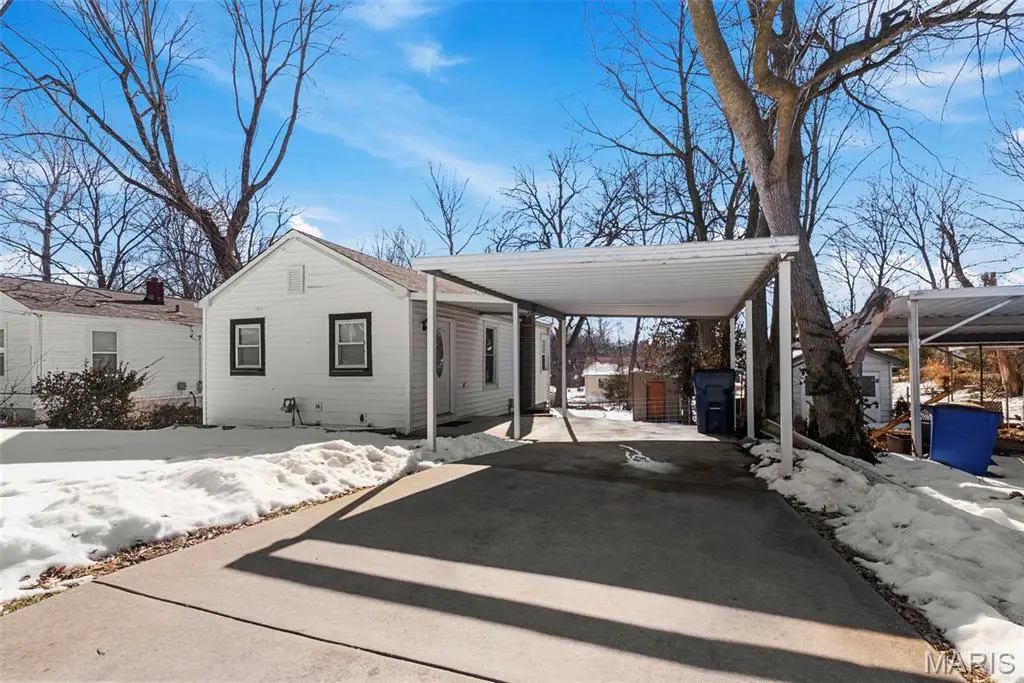 10532 Decker Avenue, Saint Louis, MO 63114 - #1