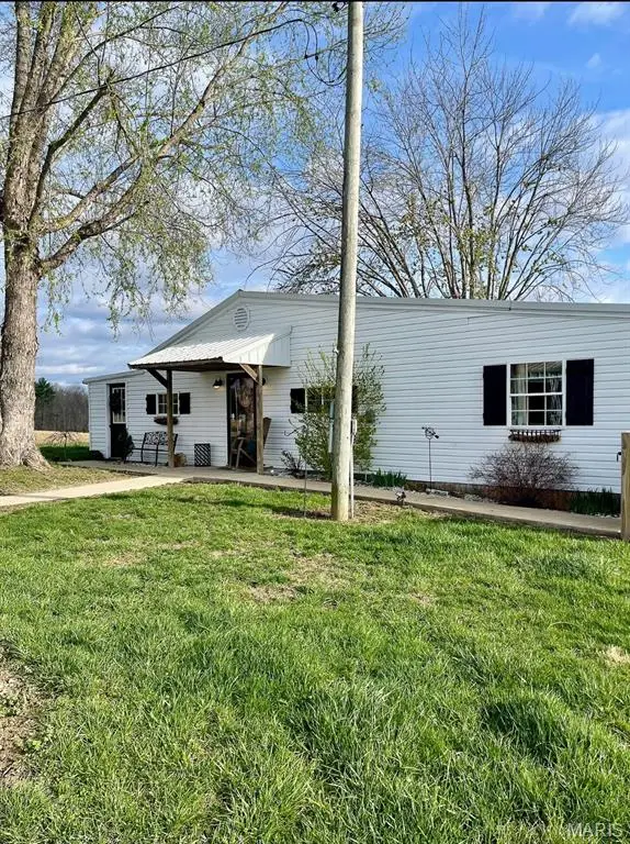 7631 Gray Road, Alma, IL 62807