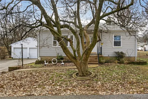 9844 Mecca Lane, Breckenridge Hills, MO 63074