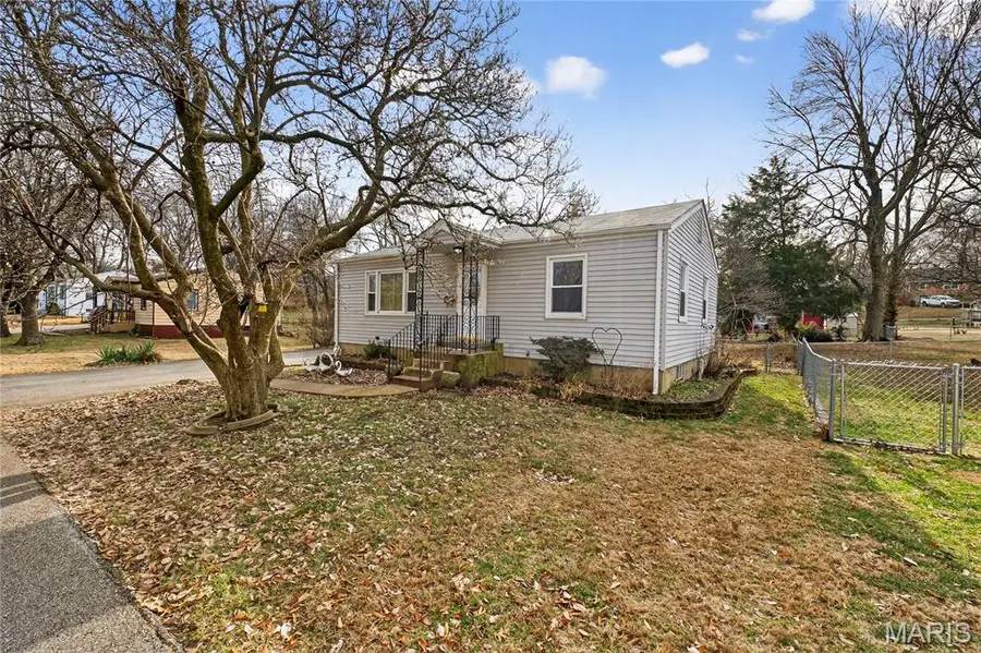 9844 Mecca Lane, Breckenridge Hills, MO 63074 - Image #2