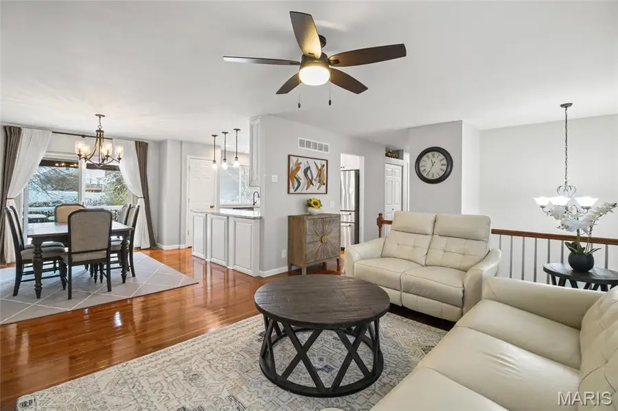 327 Parma Drive, Ballwin, MO 63021 - Image #2