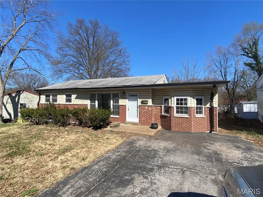 180 Clearview Drive, Florissant, MO 63033 - Image #2