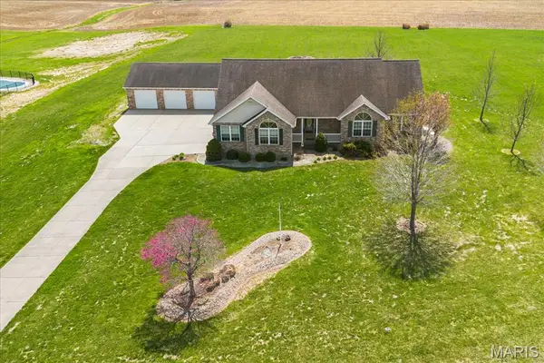 932 Virginia Drive, Marine, IL 62061