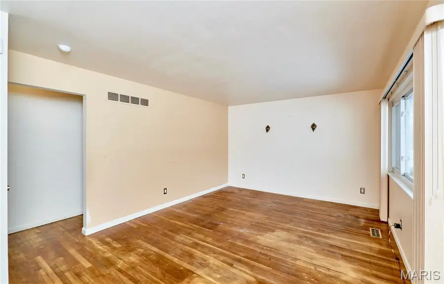 9736 Tullamoor Drive, Saint Louis, MO 63136 - Image #3