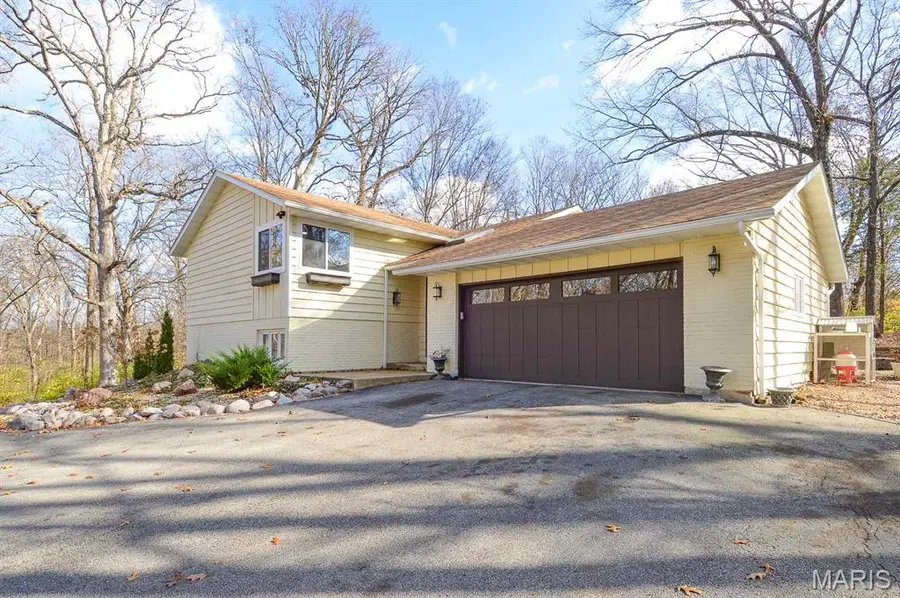 8552 Naumann Drive, Waterloo, IL 62298 - Image #2