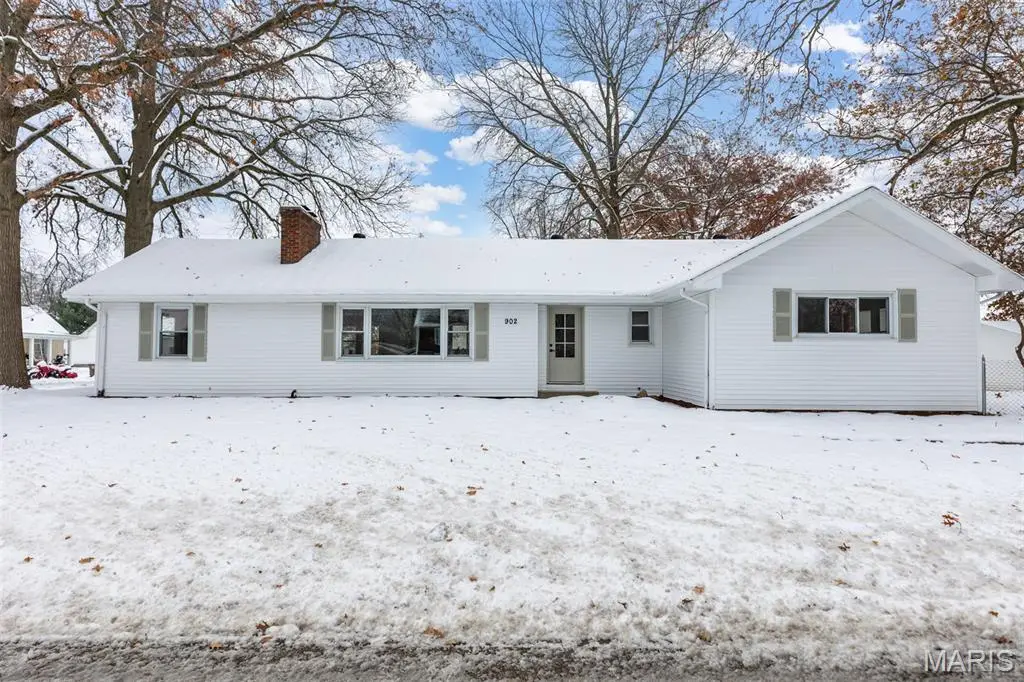 902 S Hackman Street, Staunton, IL 62088 - Image #1