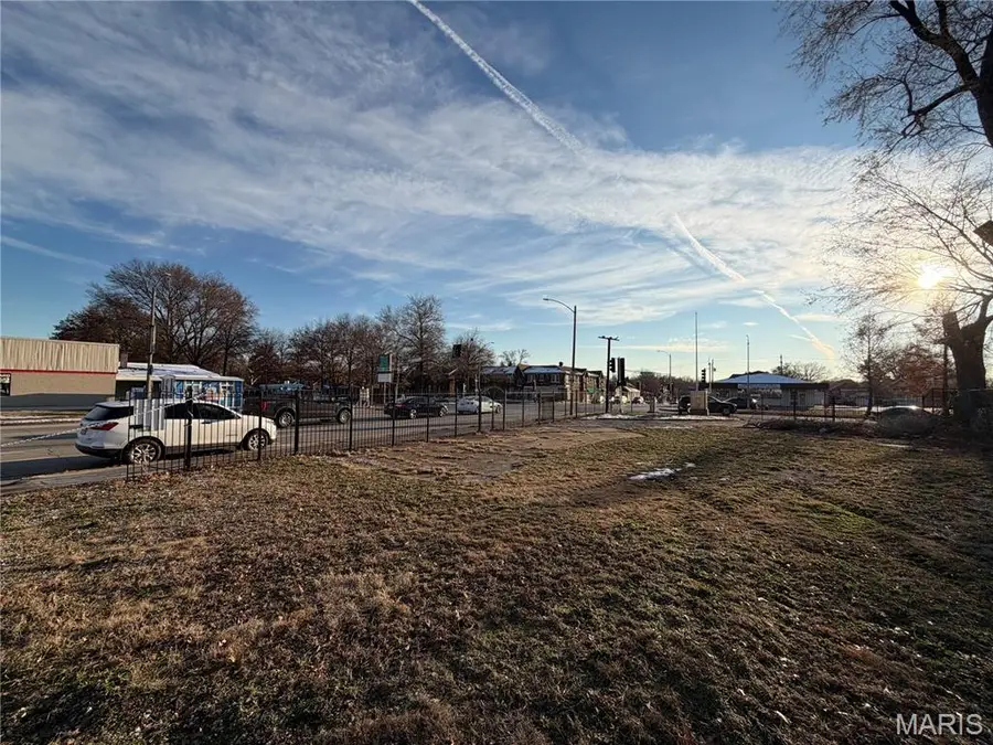 4301 Holly Hills Boulevard, Saint Louis, MO 63116 - Image #3