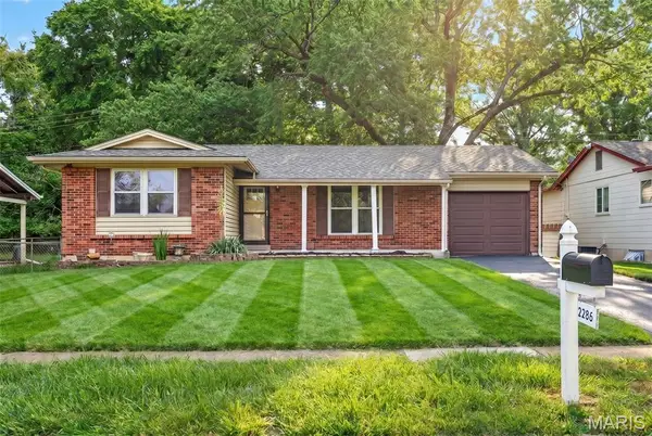 2286 Westglen Park Drive, Maryland Heights, MO 63043
