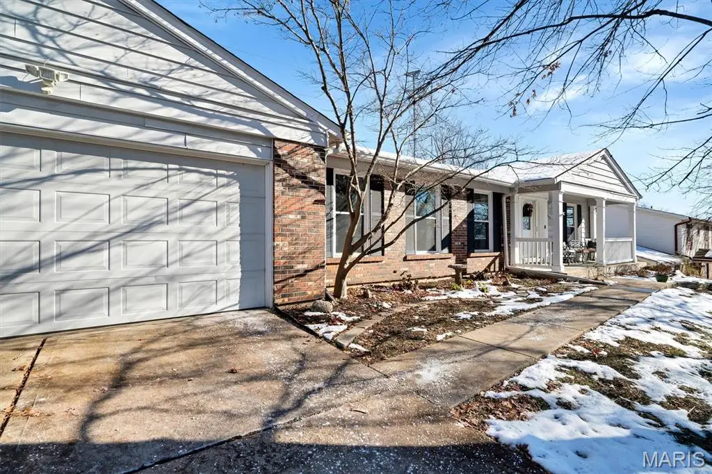 902 Rusticmanor Circle, Ballwin, MO 63011 - Image #1