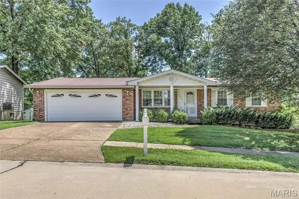 2632 Causeway Drive, St Louis, MO 63125