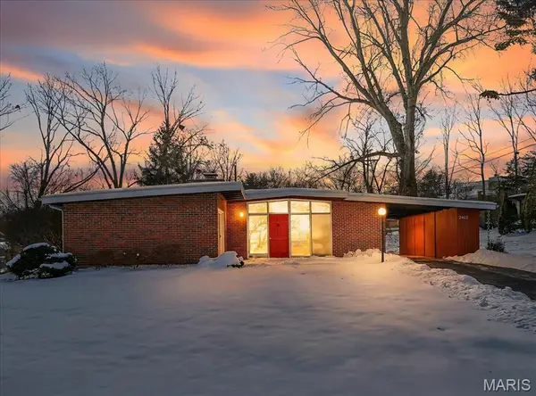 2402 Saint Giles Road, St Louis, MO 63122