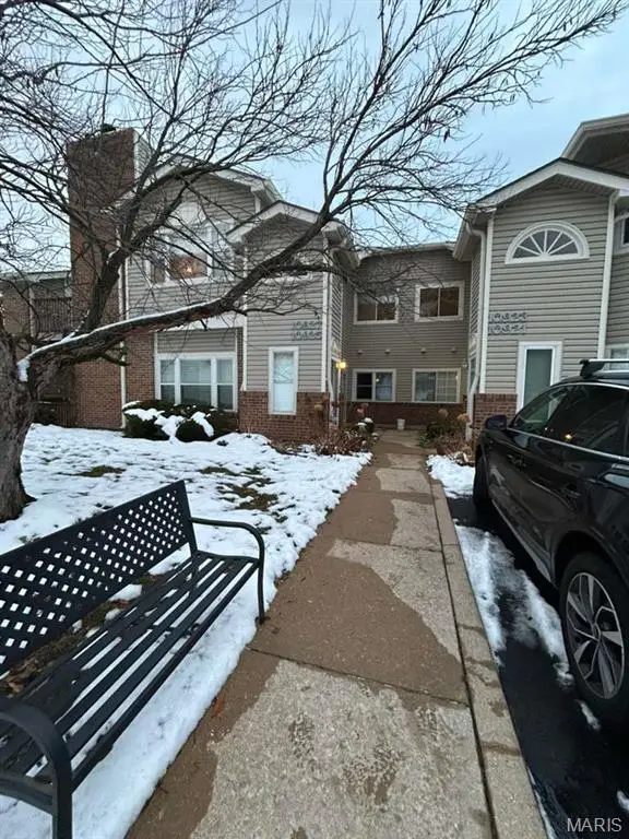 10925 Vauxhall Drive, Saint Louis, MO 63146 - Image #1