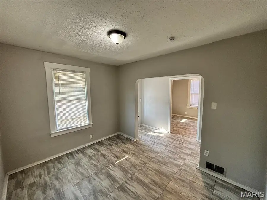 6723 Stratford Avenue, Saint Louis, MO 63121 - Image #3