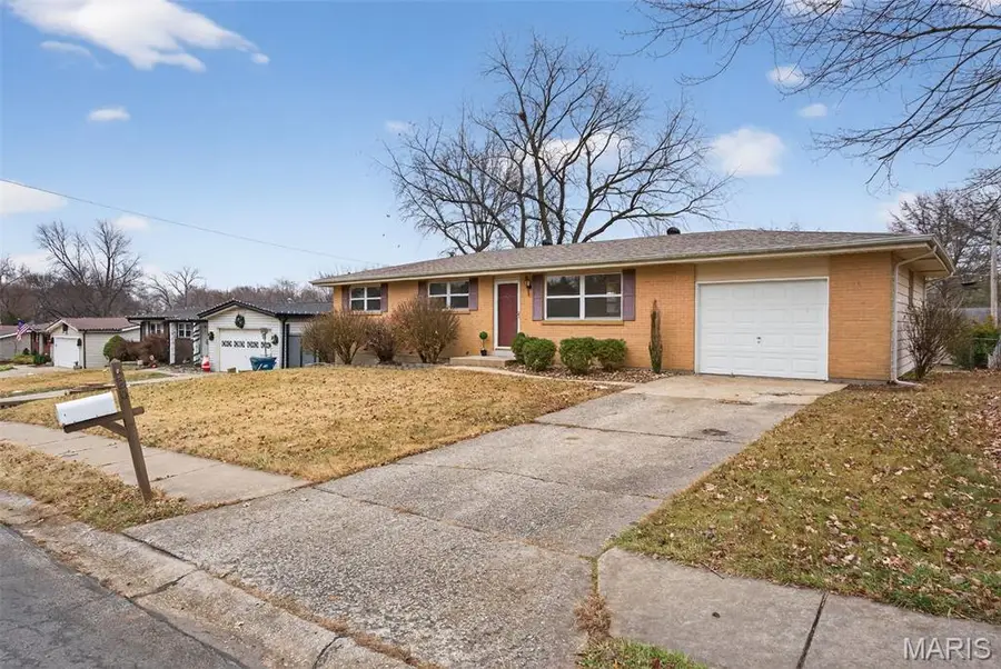 520 Rebecca Drive, Saint Charles, MO 63301 - Image #2