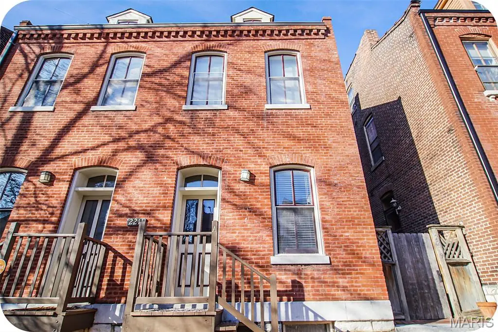 2211 Menard Street, Saint Louis, MO 63104 - Image #1