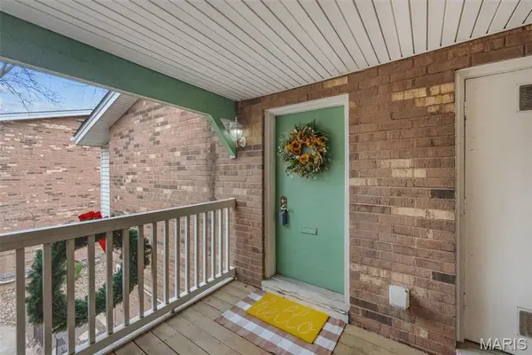 425 S Geyer Road #G, Kirkwood, MO 63122