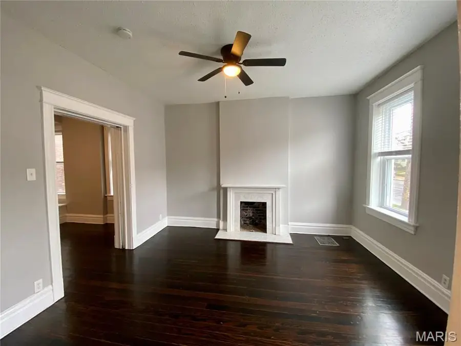 3710 Minnesota Avenue, Saint Louis, MO 63118 - #2