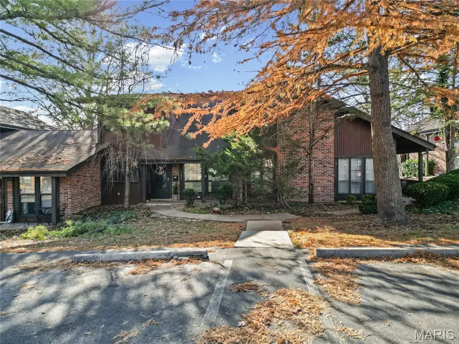 1042 Humber Circle, Saint Louis, MO 63129 - Image #3