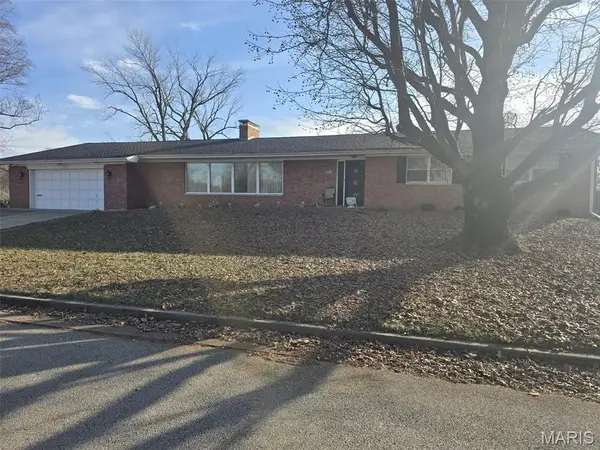 14 Calhoun Lane, East St Louis, IL 62203