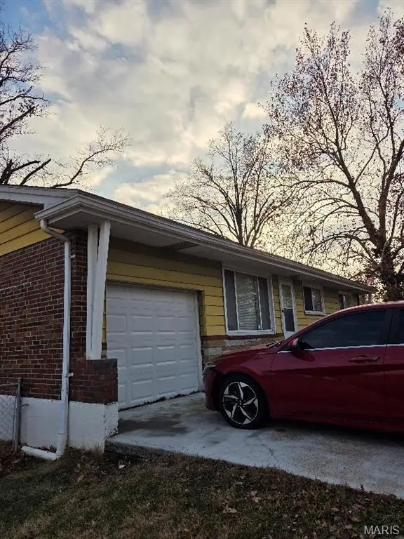 944 Lebon Drive, Bellefontaine Neighbors, MO 63137 - Image #2