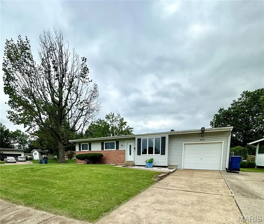 660 Crabapple Lane, Florissant, MO 63031 - Image #2