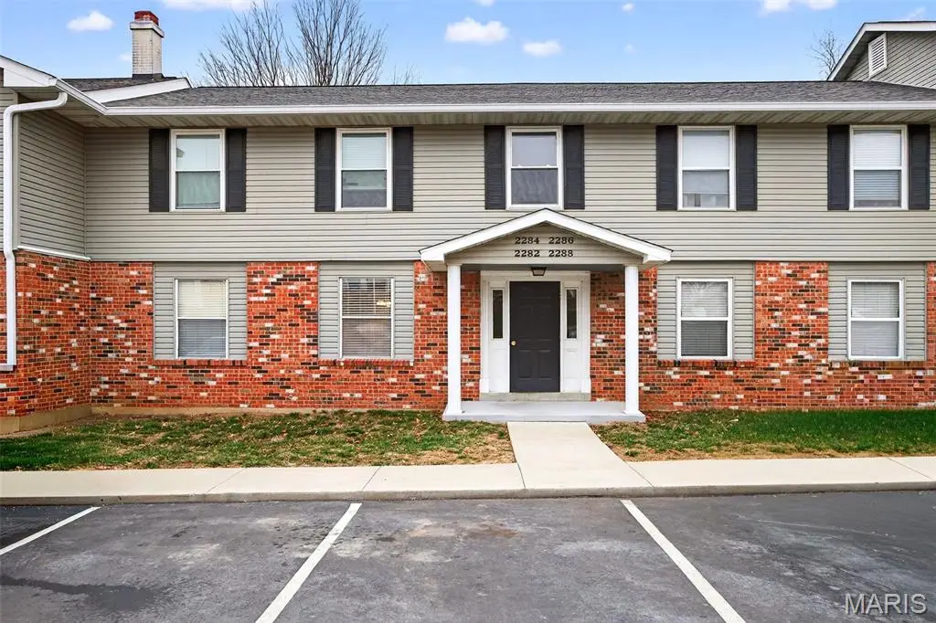 2282 Highland Hill Dr, Saint Peters, MO 63376 - Image #1