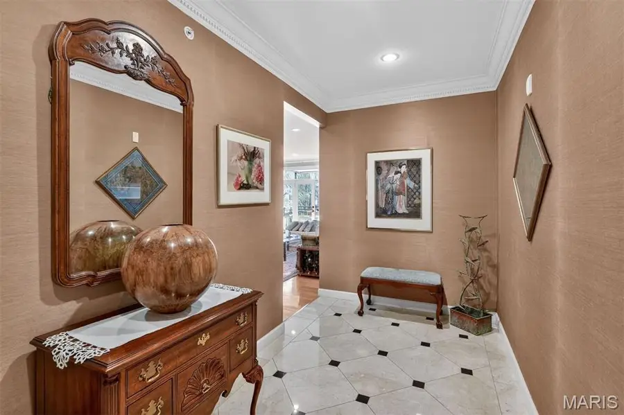 7320 Forsyth Boulevard #204, Hadley, MO 63105 - Image #2