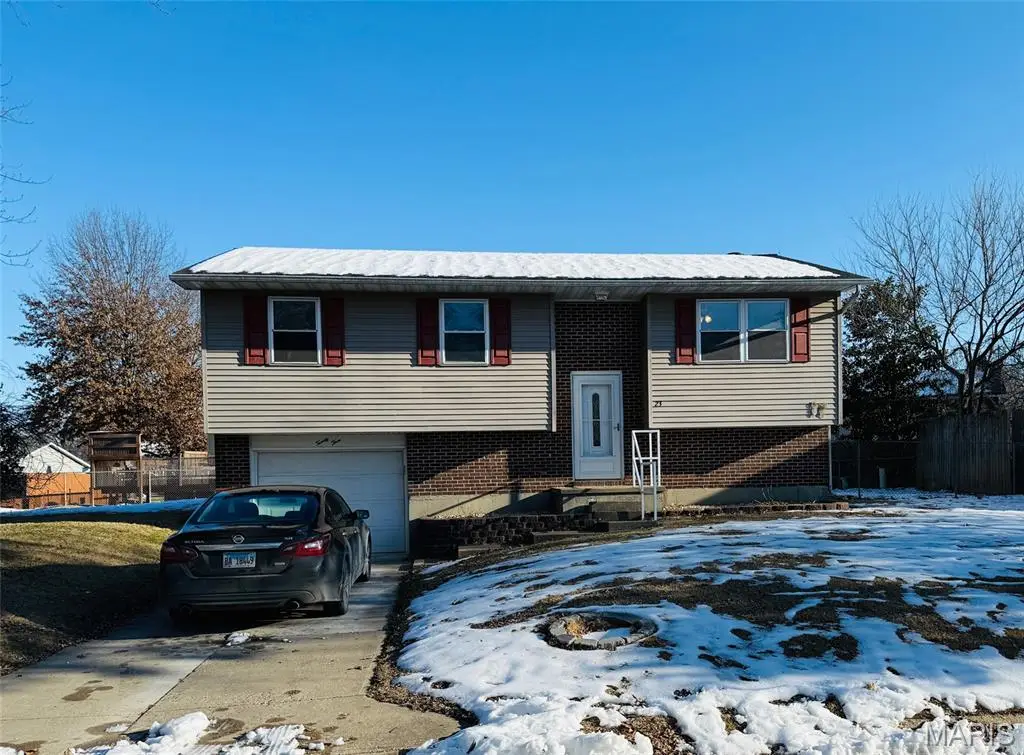23 Islander Drive, Brighton, IL 62012 - Image #1