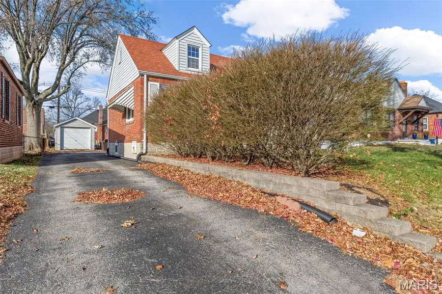 8709 Neier Lane, Affton, MO 63123 - Image #3