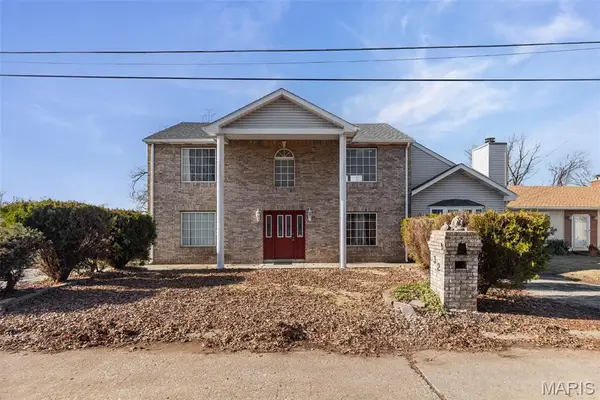 32 Hilltop Place, East St Louis, IL 62203