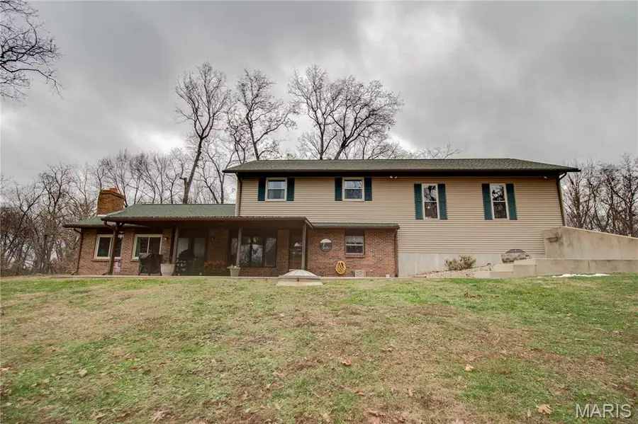32952 Crystal Lake Road, Jerseyville, IL 62052 - Image #2