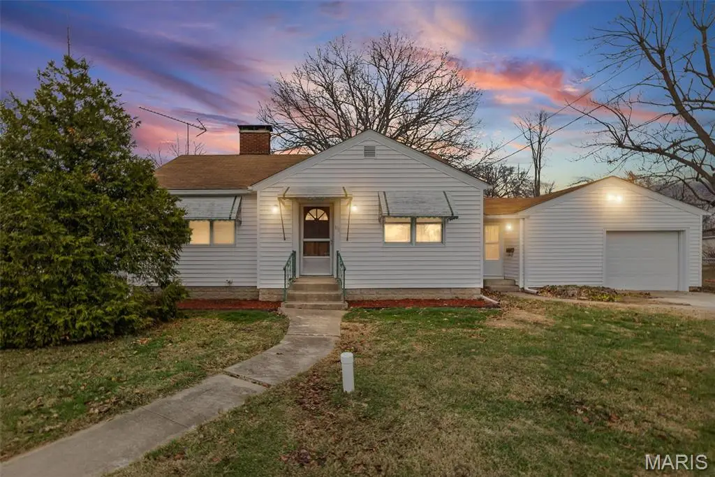 611 Montgomery Street, Staunton, IL 62088 - Image #1