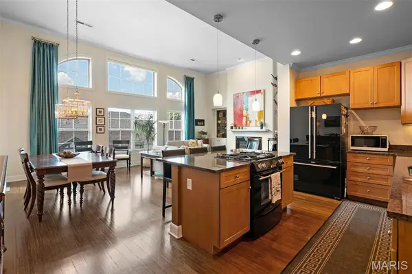 2211 S Grand Boulevard #302, St Louis, MO 63104