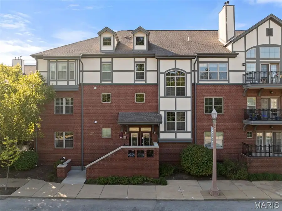 2211 S Grand Boulevard #302, Saint Louis, MO 63104 - #2