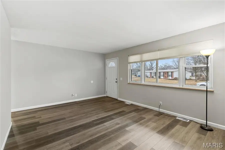 685 Crabapple Lane, Florissant, MO 63031 - Image #3