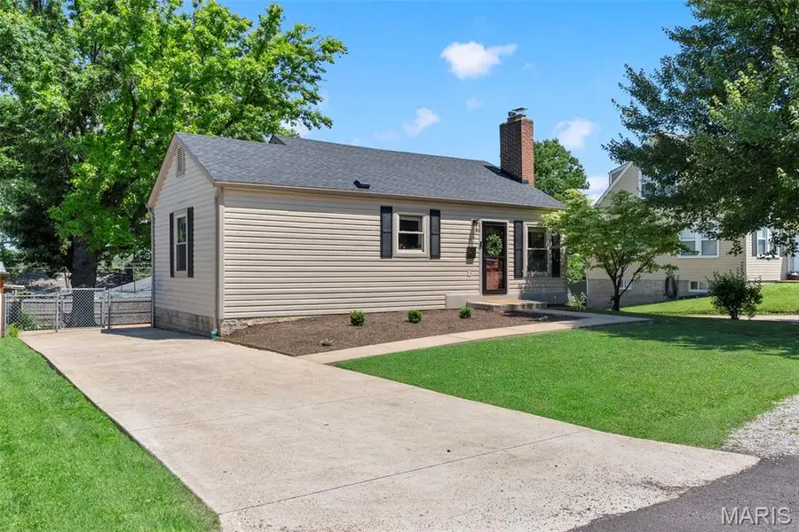 9434 Brenda Avenue, Saint Louis, MO 63123 - #2