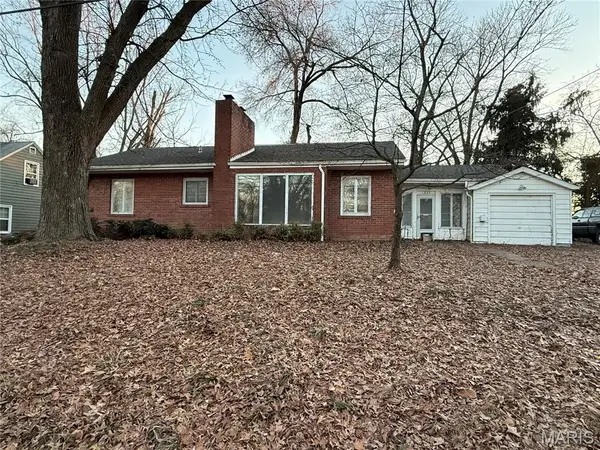 1235 Fairway Drive, Alton, IL 62002