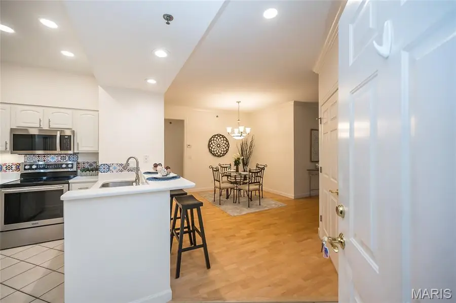 13115 Mill Crossing Court #307, Creve Coeur, MO 63141 - Image #2