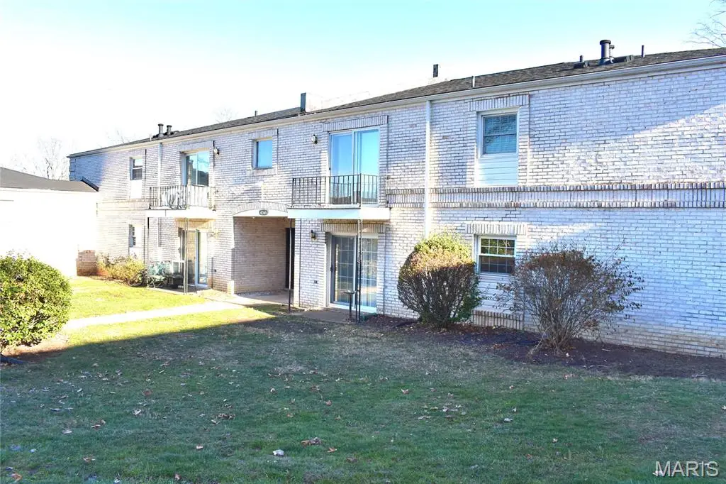 4366 Chateau De Ville Drive #E, Saint Louis, MO 63129 - Image #1