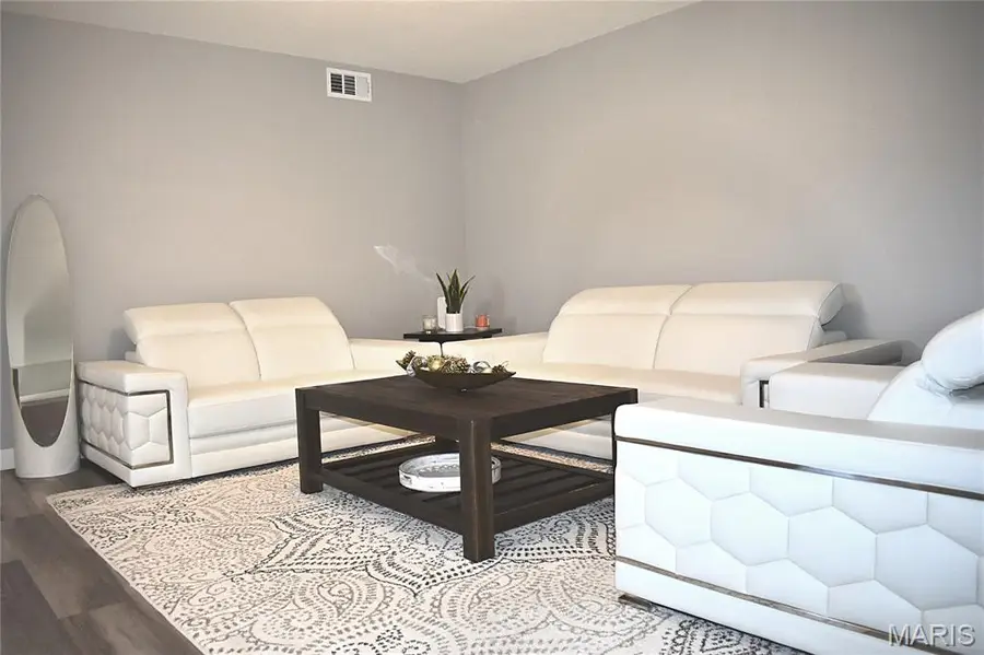 4366 Chateau De Ville Drive #E, Saint Louis, MO 63129 - Image #3