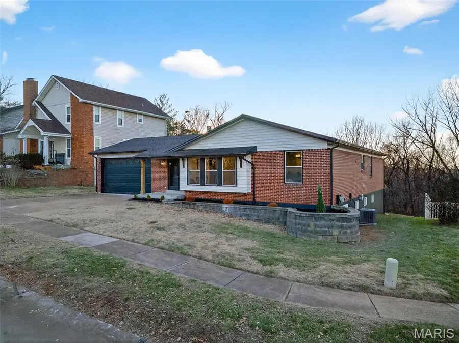 6017 Wagon Mount Court, Oakville, MO 63129 - Image #2