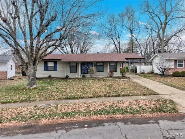 2180 N Pointe Lane, Florissant, MO 63031