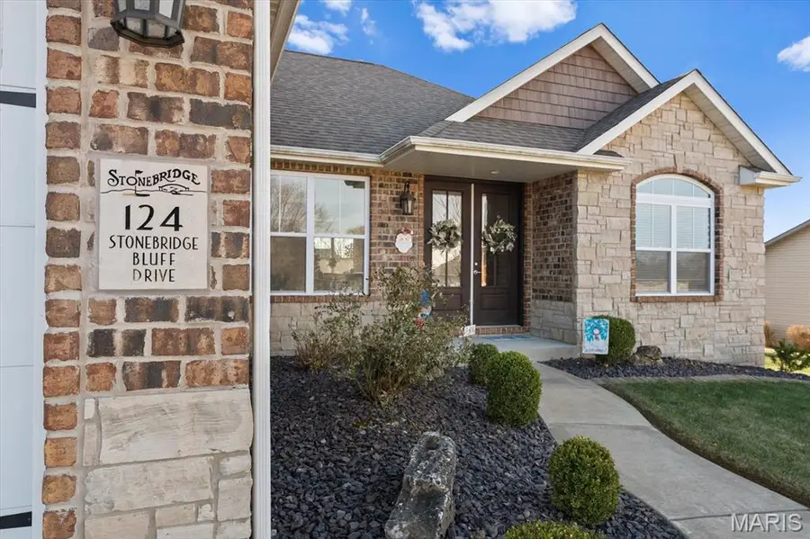 124 Stonebridge Bluff Drive, Maryville, IL 62062 - Image #2