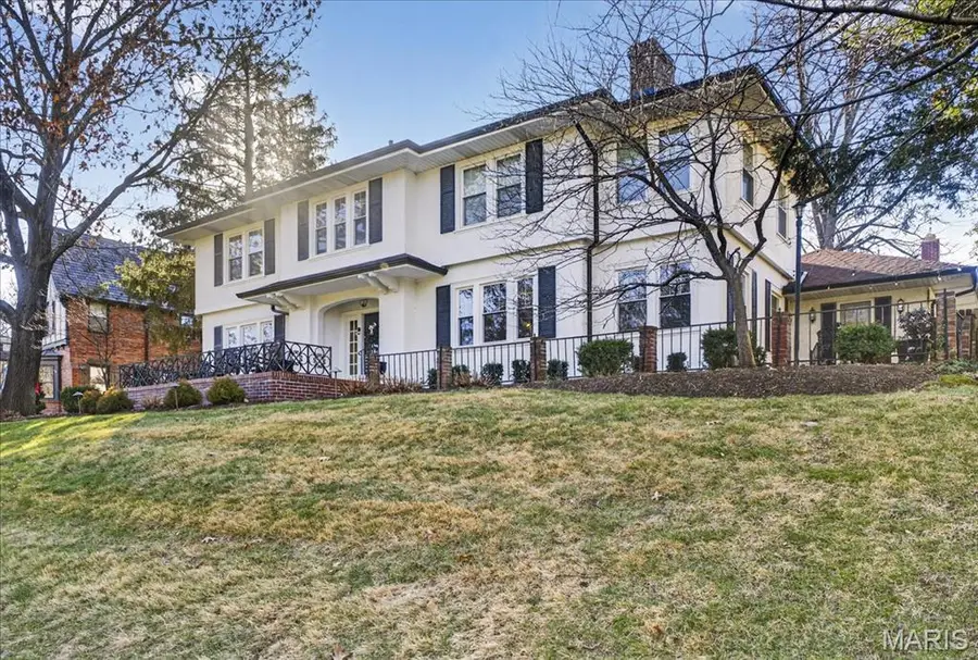 443 Sherwood Drive, Webster Groves, MO 63119 - Image #2