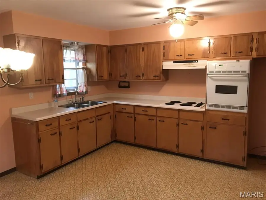 9572 Goldfinch Lane, Hillsboro, MO 63050 - Image #3