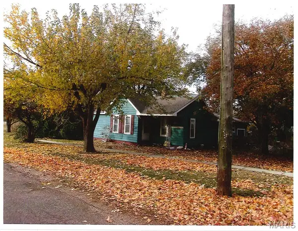 475 S Pearl, Waverly, IL 62692