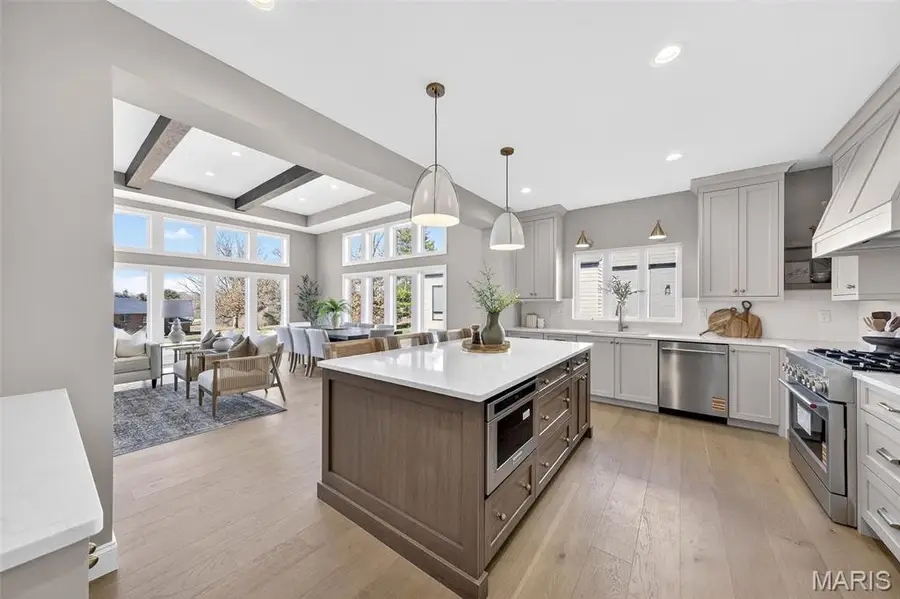 11924 Santino Court, Creve Coeur, MO 63141 - Image #2