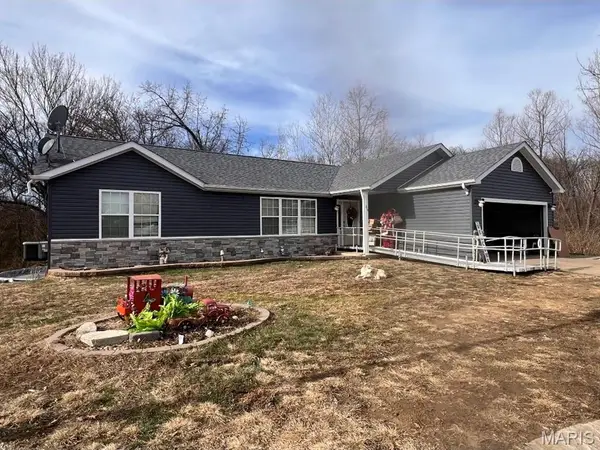 80 Village Circle Drive, Winfield, MO 63389